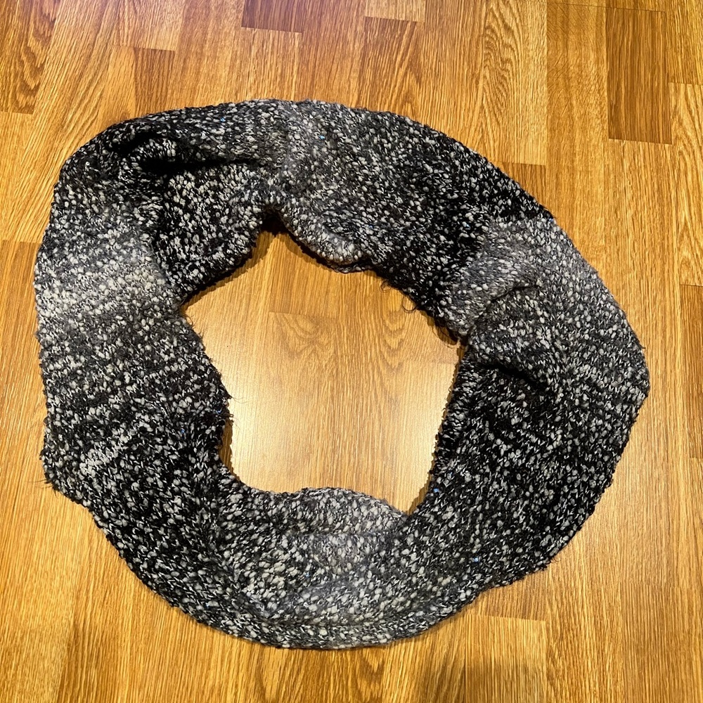 Women's scarf